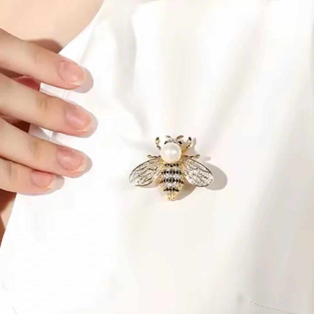 Queen bees unique pearls Gold Bee Brooch